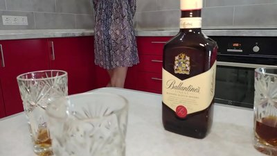Sessu cù a moglia ubriaca di un amicu. Spergu di ùn avè micca lasciatu incinta.